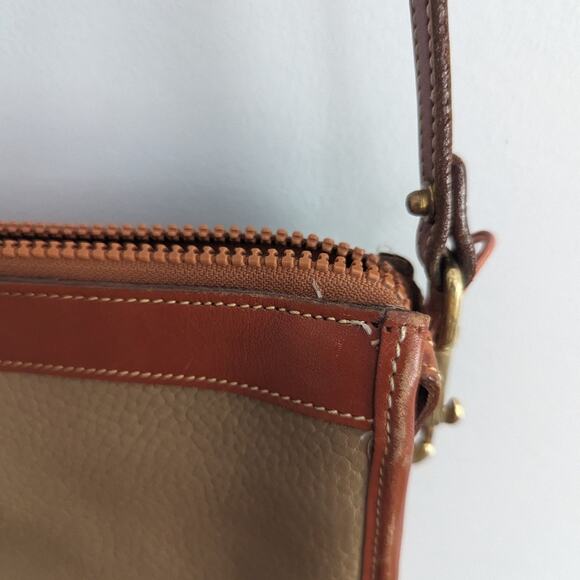 Vintage Women's Dooney And Burke 8 X 11 Crossbody Purse Bag Tan Brown Leather - Picture 7 of 11